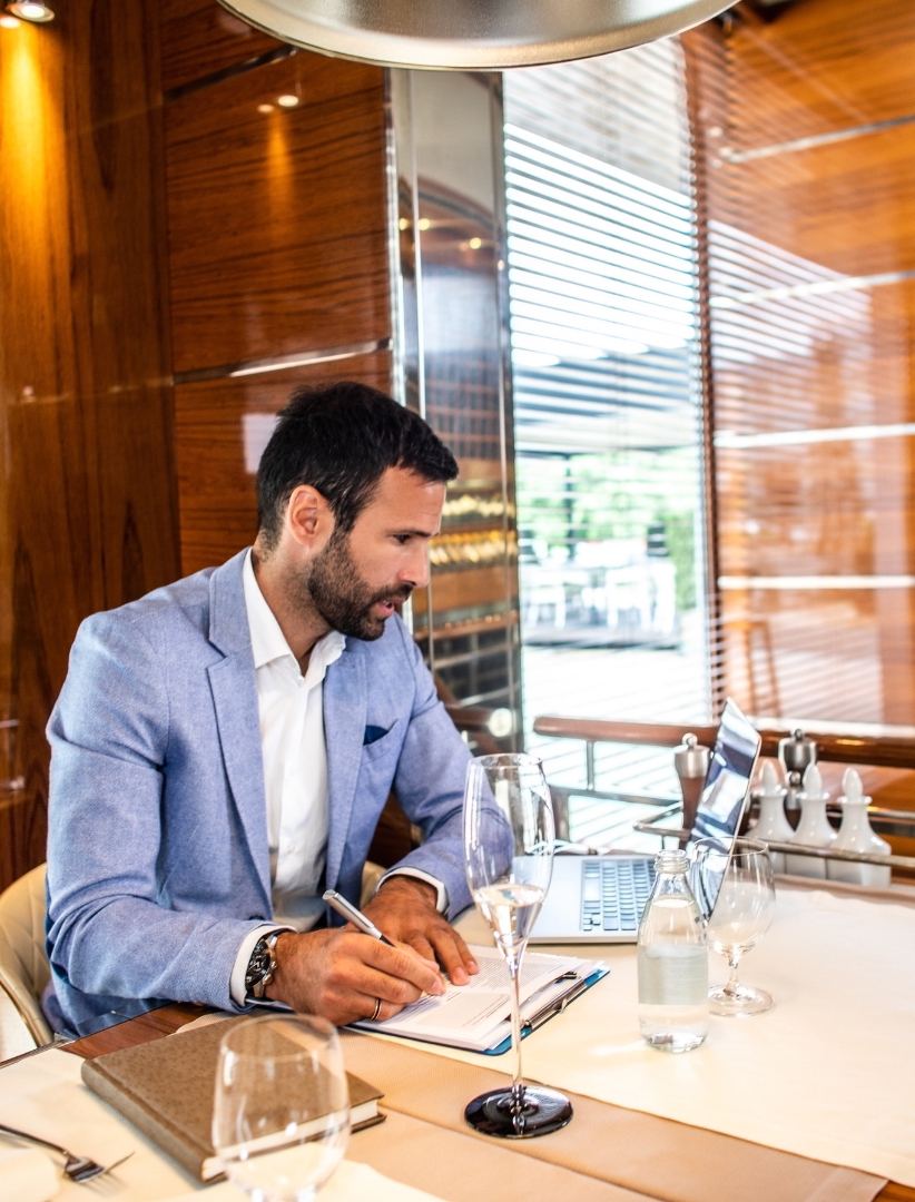 A business man with blue suit and white shirt is writing for social media strategy template for restaurant & cafe businesses