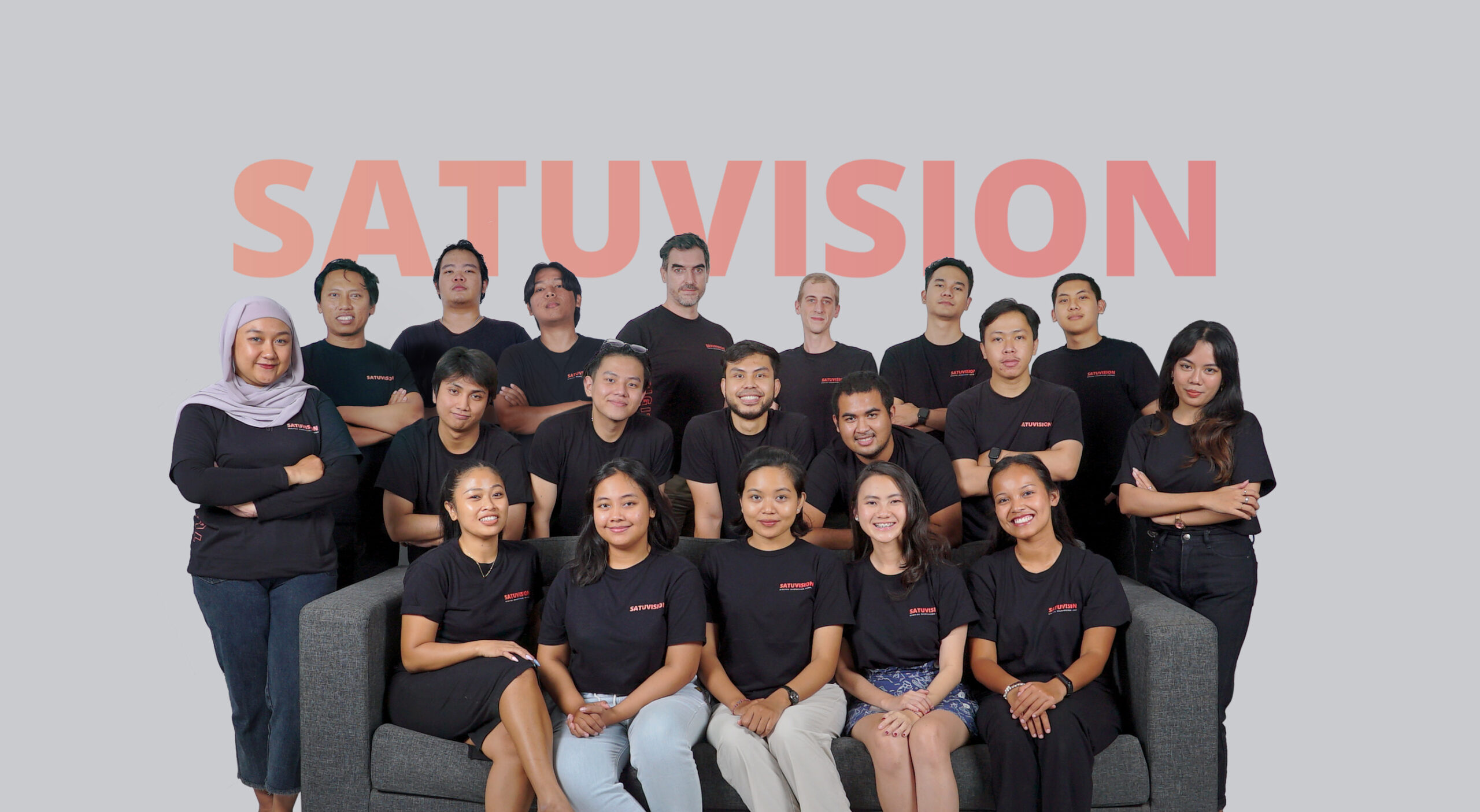 satuvision's members team with black shirt and white background and satuvision logo on it